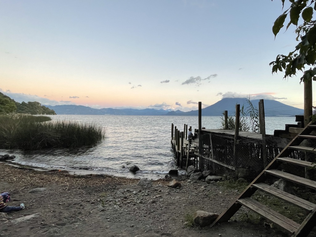 Guatemala Reisetipp: Lago d'Atitlan mit Blick auf den Vulkan
