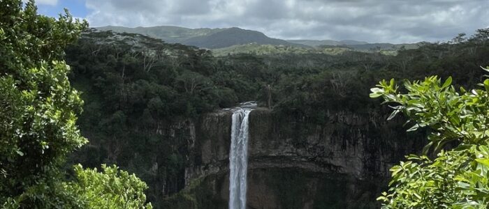 CEE4E62D-1A7C-4814-8638-DB321C36EF96_1_105_c Wasserfall im Nationalpark auf Mauritius